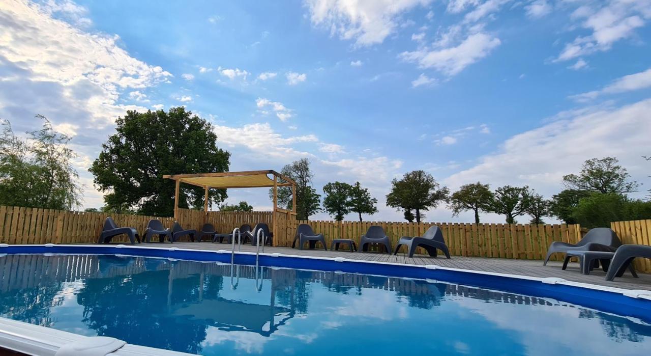 Le Petit Moulin Bed & Breakfast Saint-Hilaire  Exterior photo