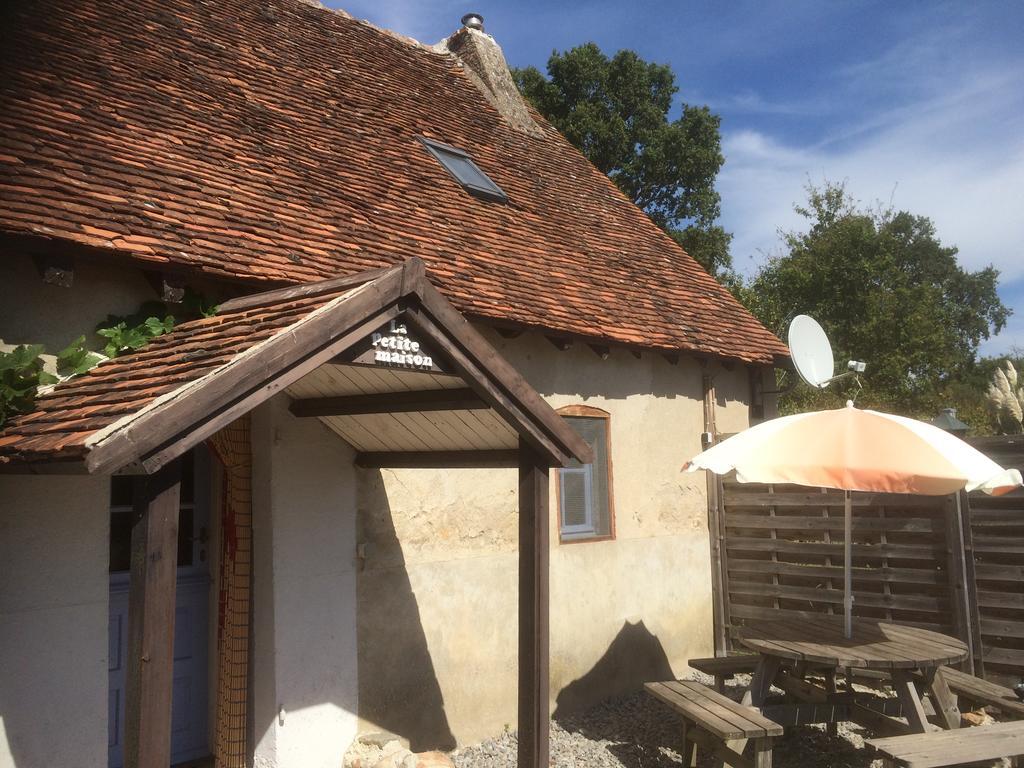 Le Petit Moulin Bed & Breakfast Saint-Hilaire  Exterior photo